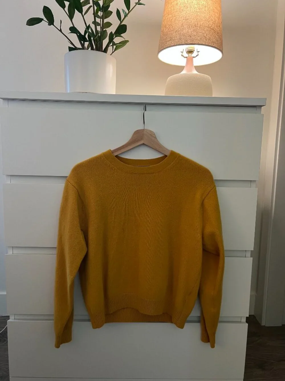 UNIQLO Mustard Yellow Crewneck Sweater - Size Small - New - Picture 2 of 4